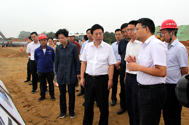 市領導張迎春、夏建平、劉明理等參加調研，望城區領導孔玉成、鄒特等陪同調研